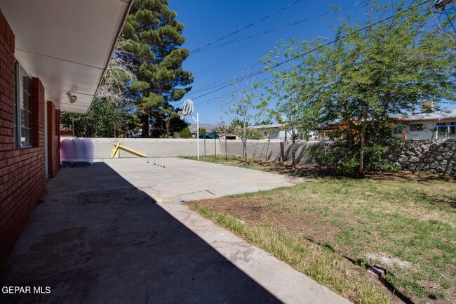 Building Photo - 5729 Waldorf Dr