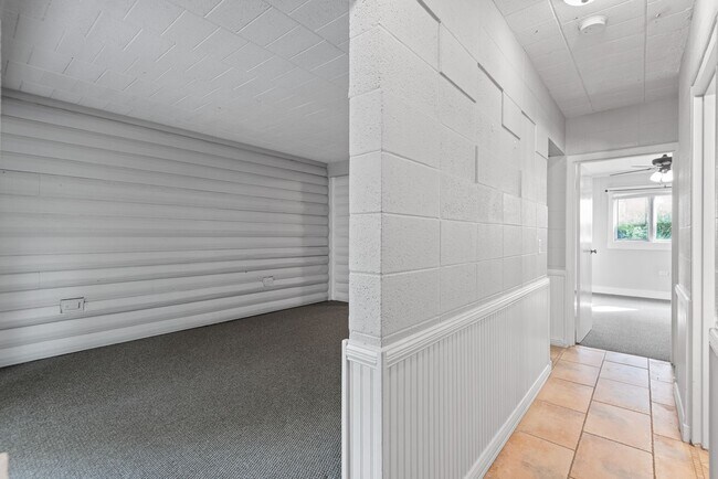 Building Photo - Great pet friendly 1 BR/1Bath  in St. Anth...