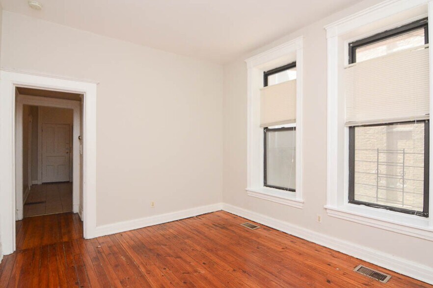Building Photo - 1409 W Erie St