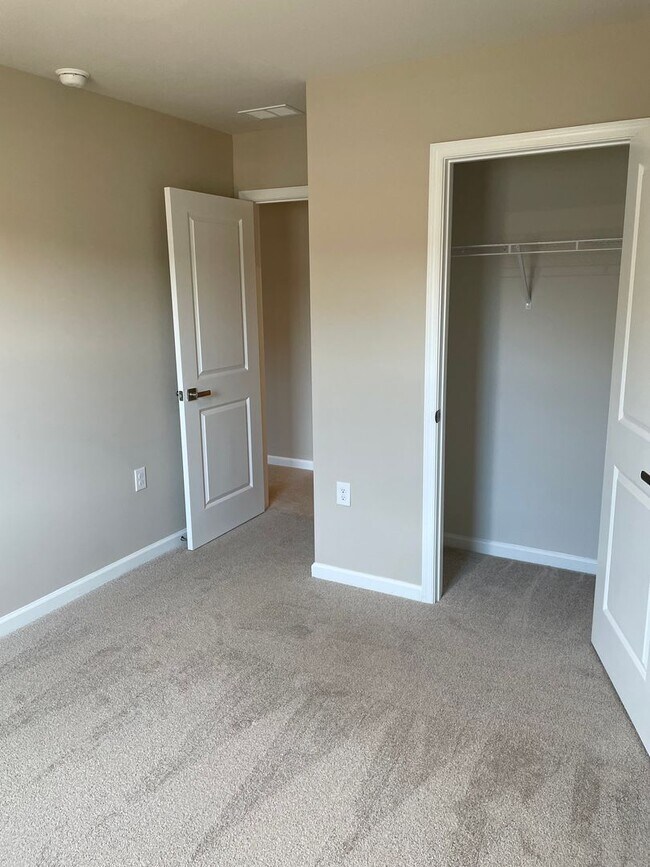 Building Photo - 3005 Edgemead Cir NW