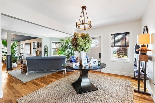 Building Photo - 119 Sycamore St