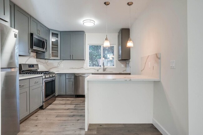 Interior Photo - 343 Warren Ln