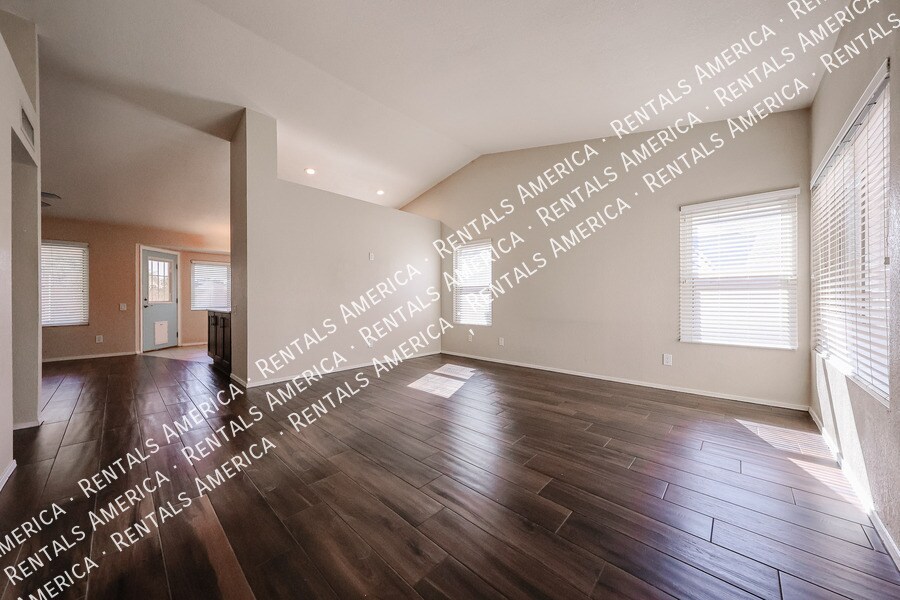 Building Photo - 4583 W Elgin St