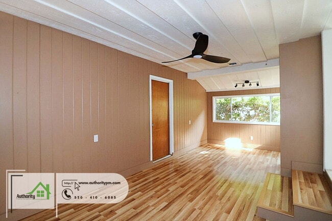 Building Photo - 845 Loma St
