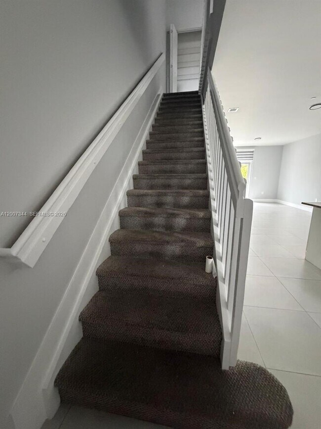 Building Photo - 381 E 50th St