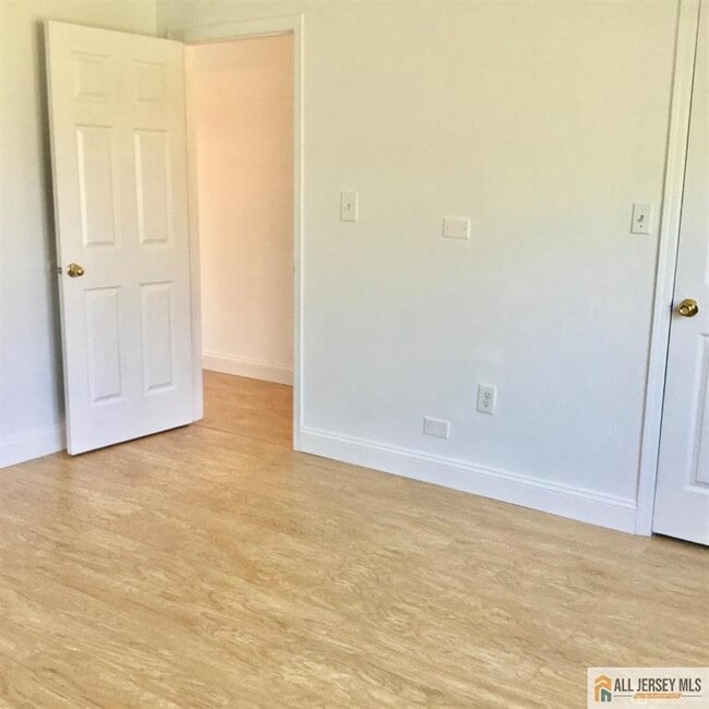 Building Photo - 682 Darlington Dr