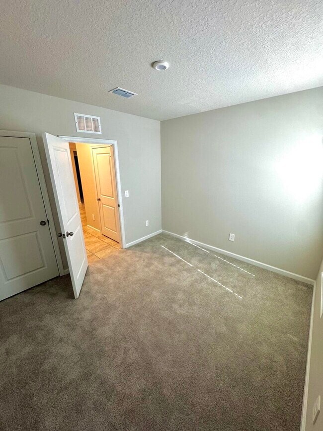 Building Photo - 461 Cherimoya St