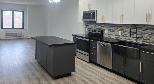 Building Photo - 211 Baldwin Ave