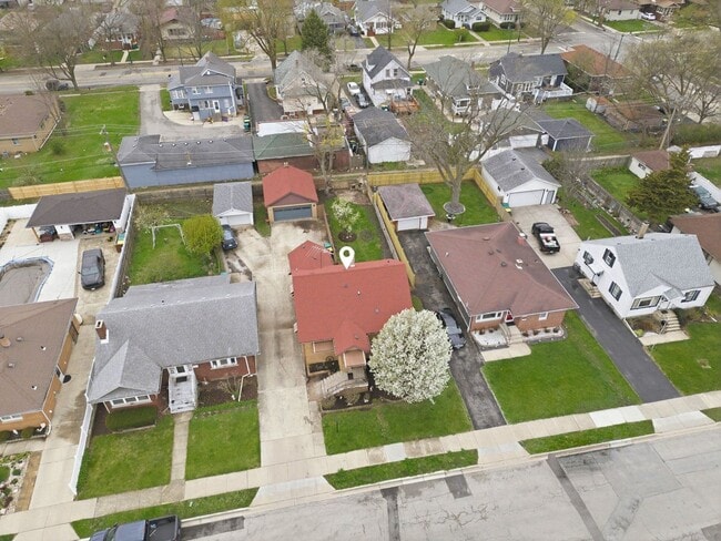 Building Photo - 1115 Kelly Ave