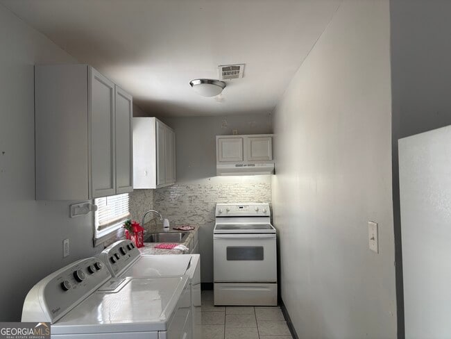 Building Photo - 5770 Satterfield Dr