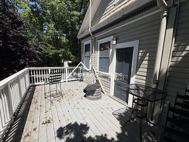 Building Photo - Furnished 1bd/1ba Midtown Duplex!