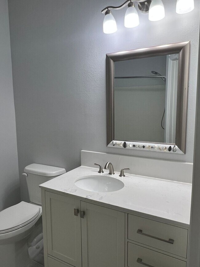 Building Photo - Lovely Condo with Updated Bathrooms and Private View - Summer House