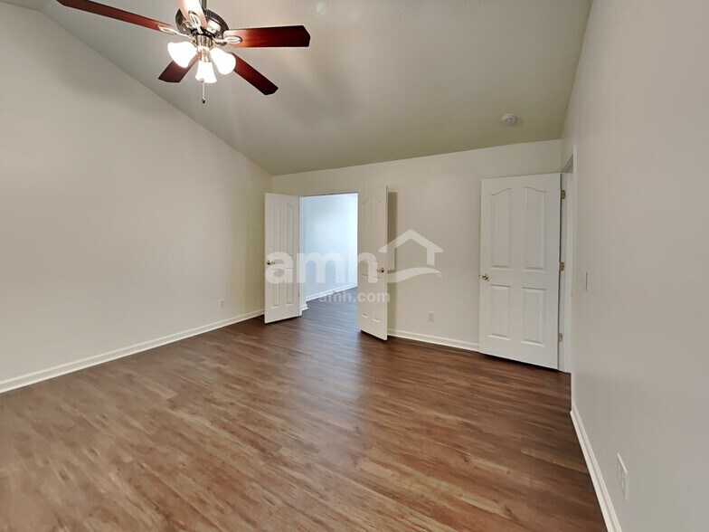 Building Photo - 5802 Swanston Dr