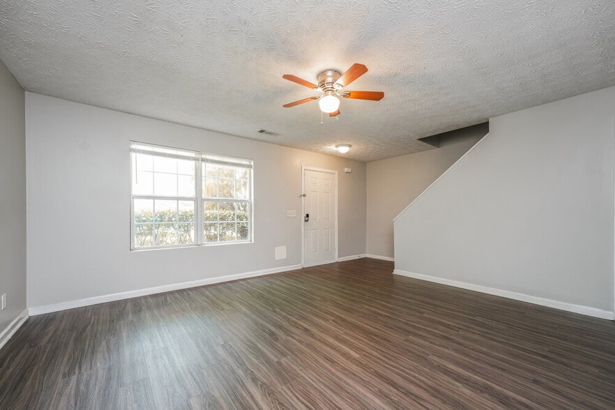 Building Photo - 2286 Strathmoor Manor Dr