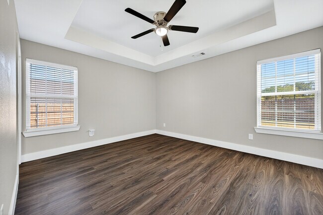 Building Photo - 1016 Ray Dr