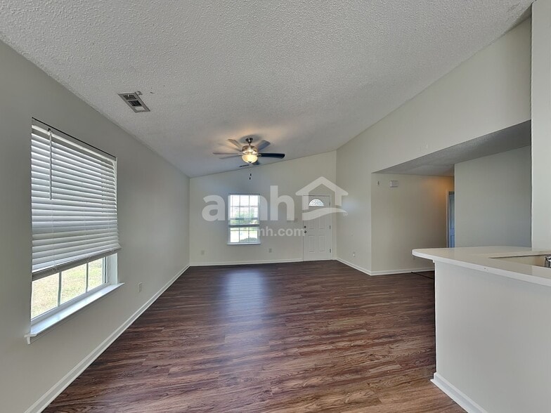 Building Photo - 15115 De Havilland Dr