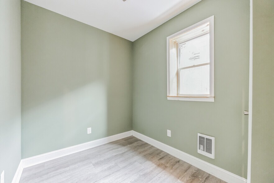 Building Photo - 2824 N 22nd St