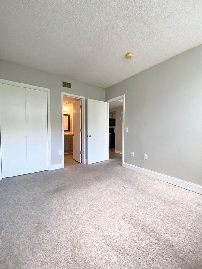 Building Photo - wh212