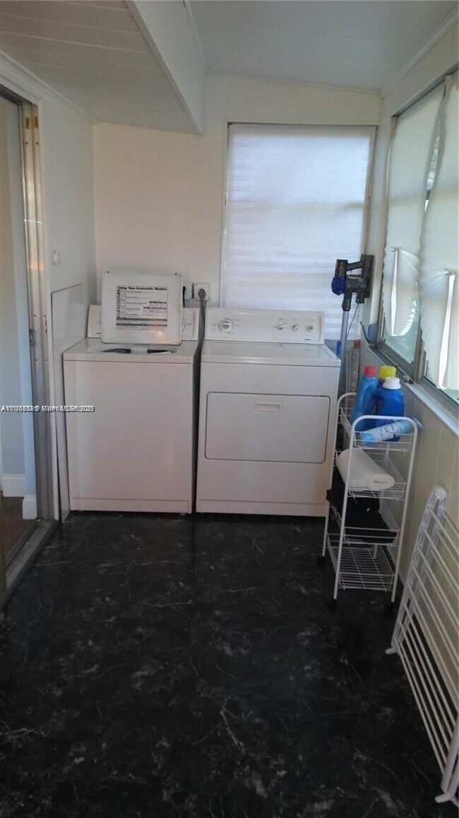 Building Photo - 134 Monaco Ct