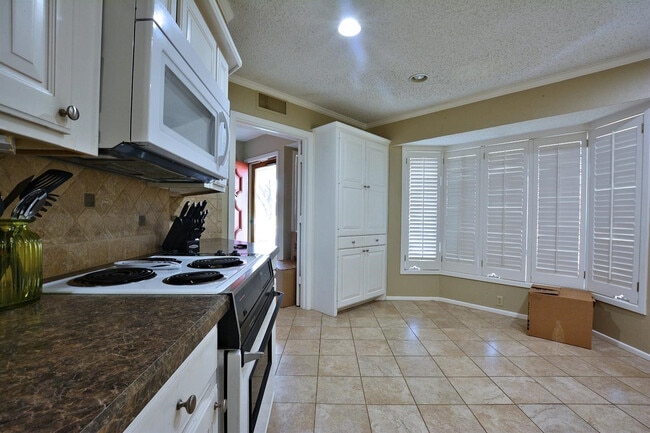 Building Photo - 3307 74th St