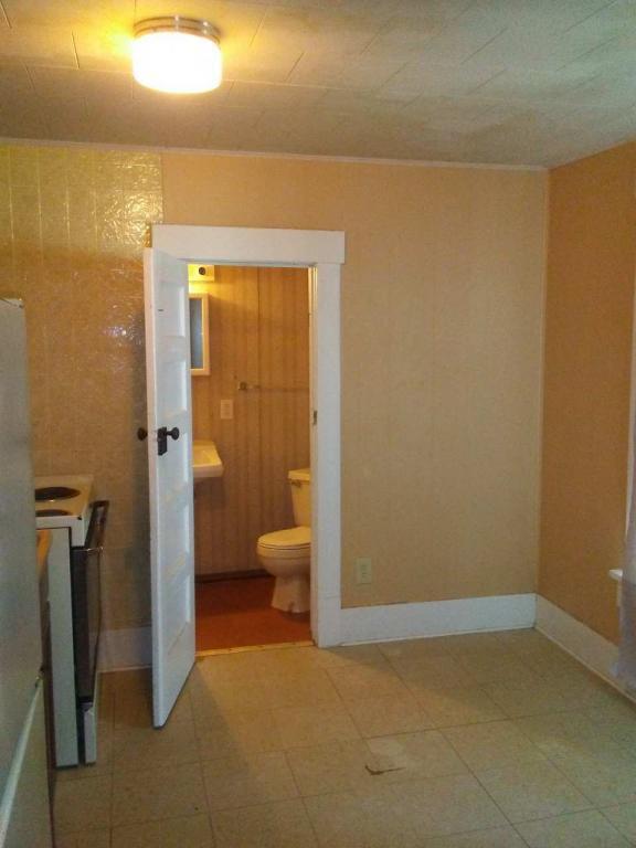 Building Photo - 308 S. Gramham Apt. 1