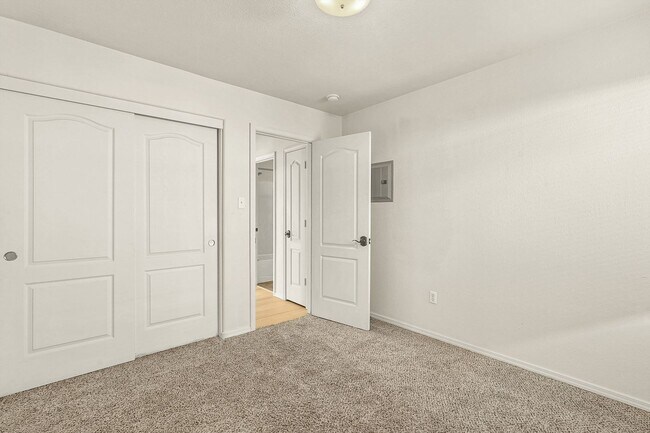 Building Photo - 4BR Home for Rent + Office/Bonus Room | Rio Rancho SE | 2-Car Garage | Large Yard