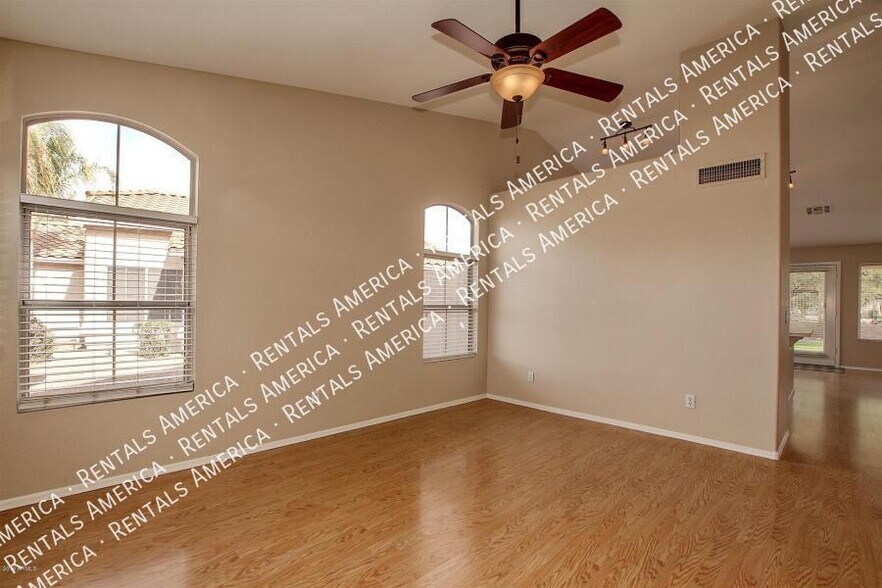 Building Photo - 2131 S Navajo Way