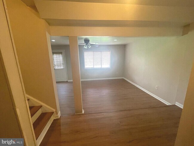 Building Photo - 4216 Dunwood Terrace