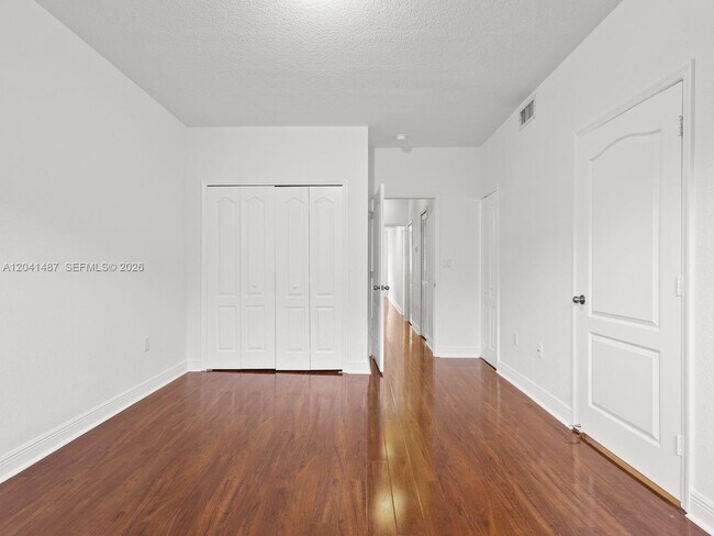 Building Photo - 10966 NW 43rd Terrace