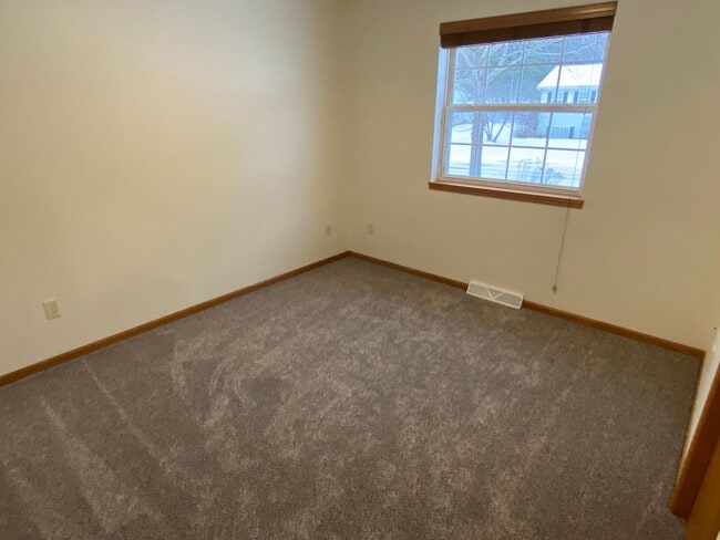 Building Photo - Updated 4-Bedroom, 3-Bath Home with Walk-Out Basement