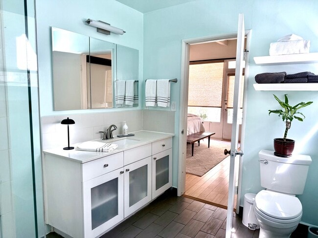 Building Photo - Charming Hollywood Hills–Adjacent 2BR Home w/ Garage | Prime 90046 Location