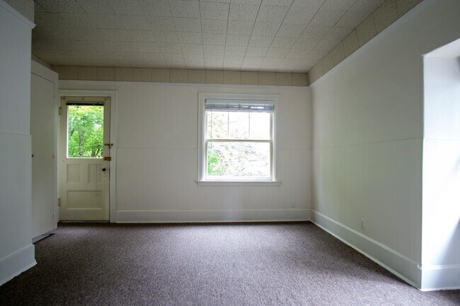 Building Photo - Top Floor Corner Flat in GORGEOUS 1886 Nob...