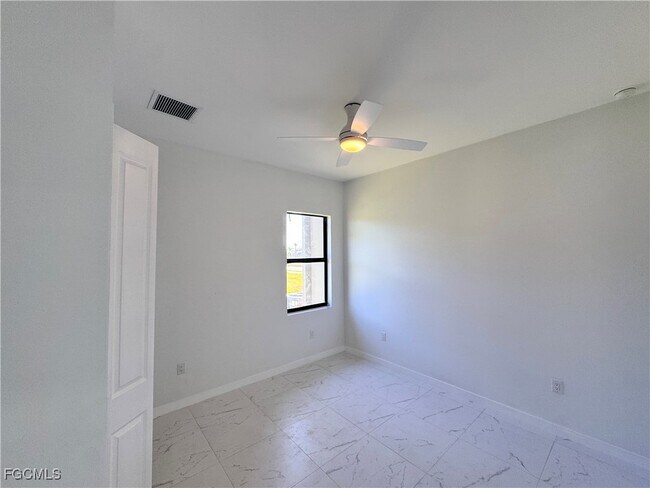 Building Photo - 1027 Kismet Pkwy W