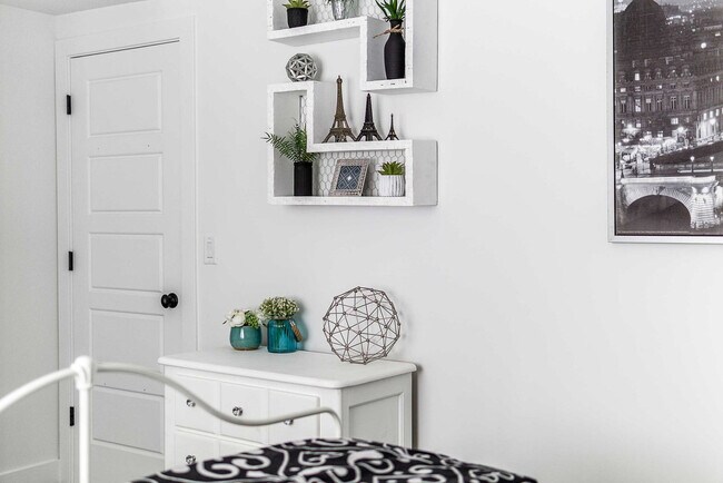 Building Photo - 2273 N Elderberry Dr