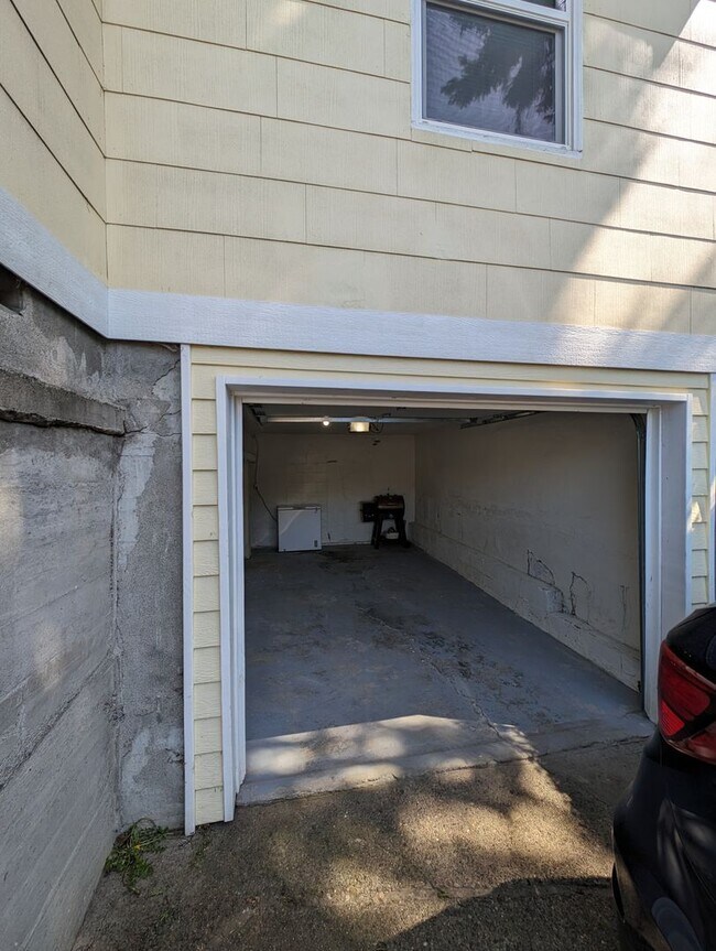 Building Photo - Updated 3 Bedroom Charmer in the Heart of ...
