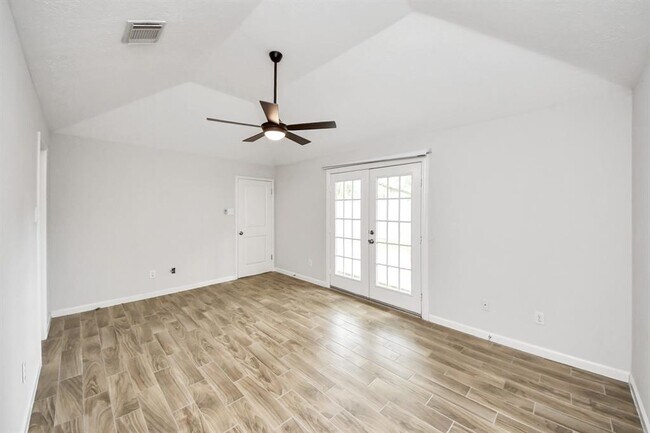 Building Photo - 2706 Plantation Dr