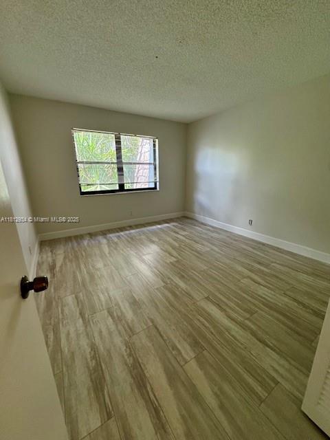 Building Photo - 3105 Oakland Shores Dr