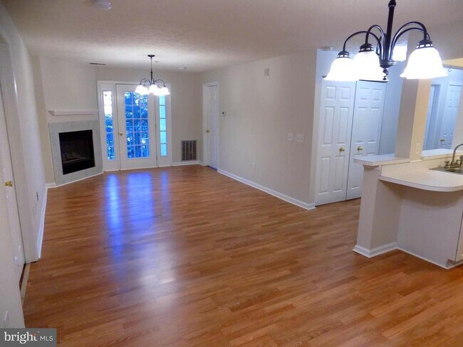 Building Photo - 2056 Quaker Way