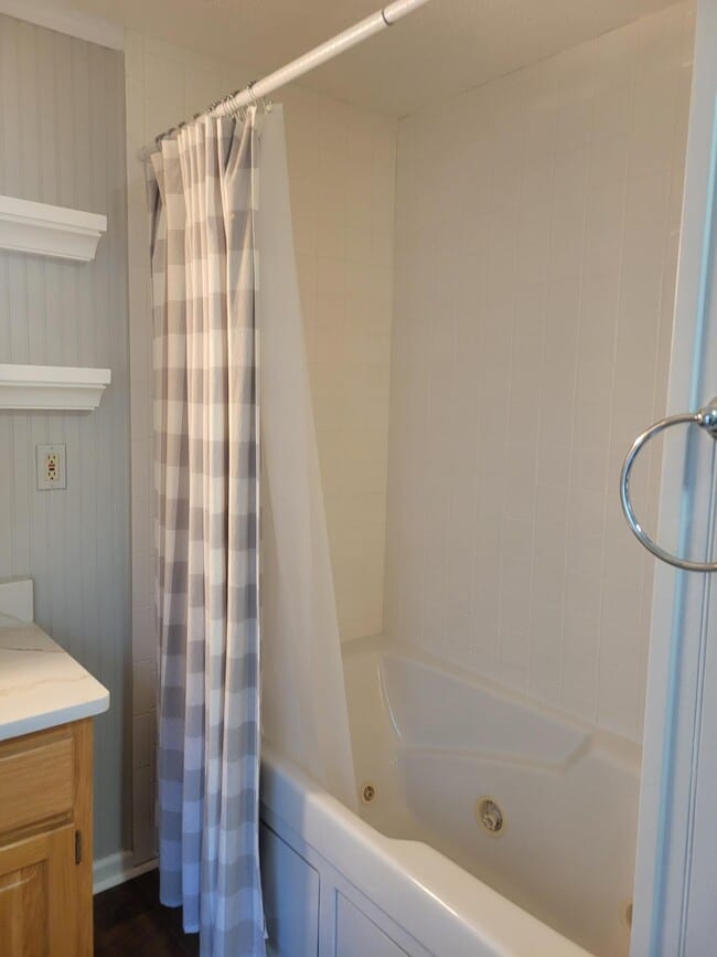 Building Photo - 133 Rugby Ct