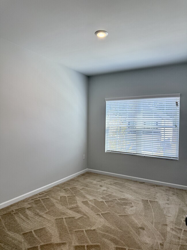 Building Photo - 2090 Ecoland Dr