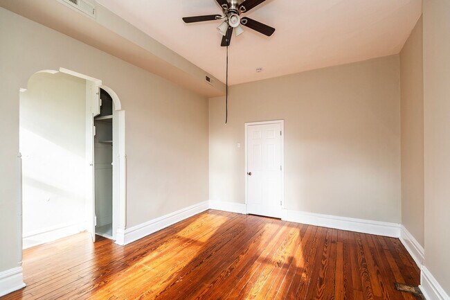 Building Photo - 1935 Utah St