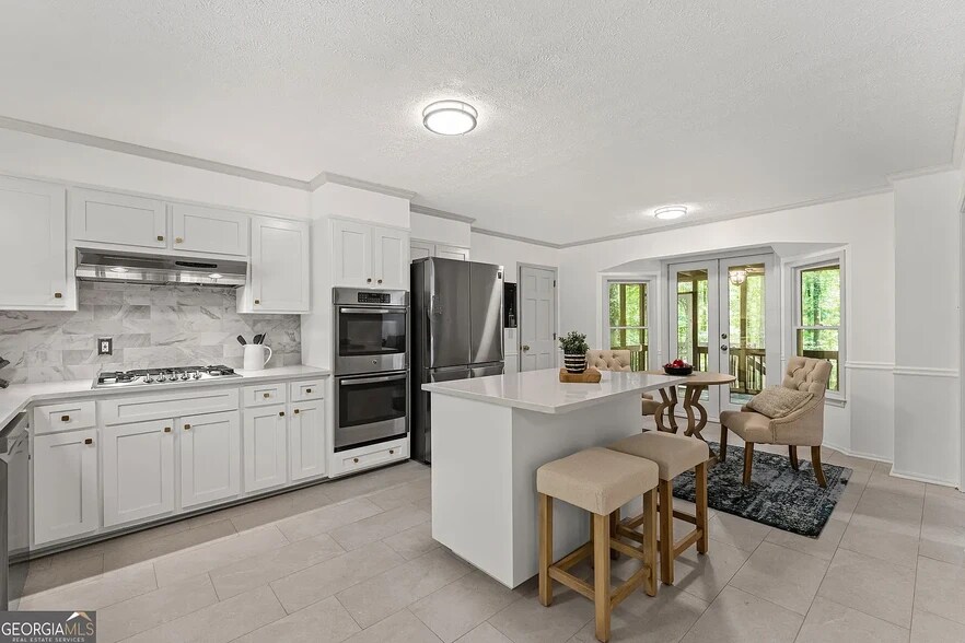 Building Photo - 220 Hollyridge Dr