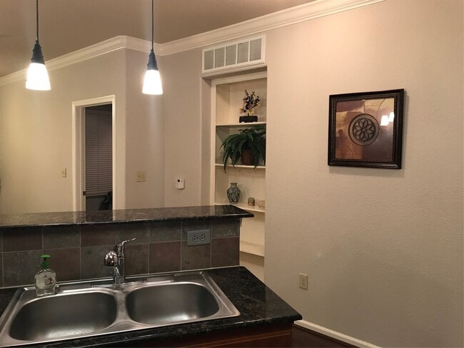 Building Photo - 1711 Old Spanish Trl