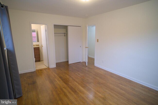 Building Photo - 206 Wayne Ave
