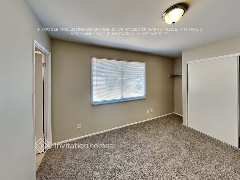 Building Photo - 5318 W Windsor Ave