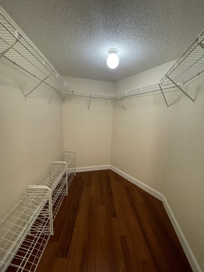 Building Photo - 4255 N University Dr