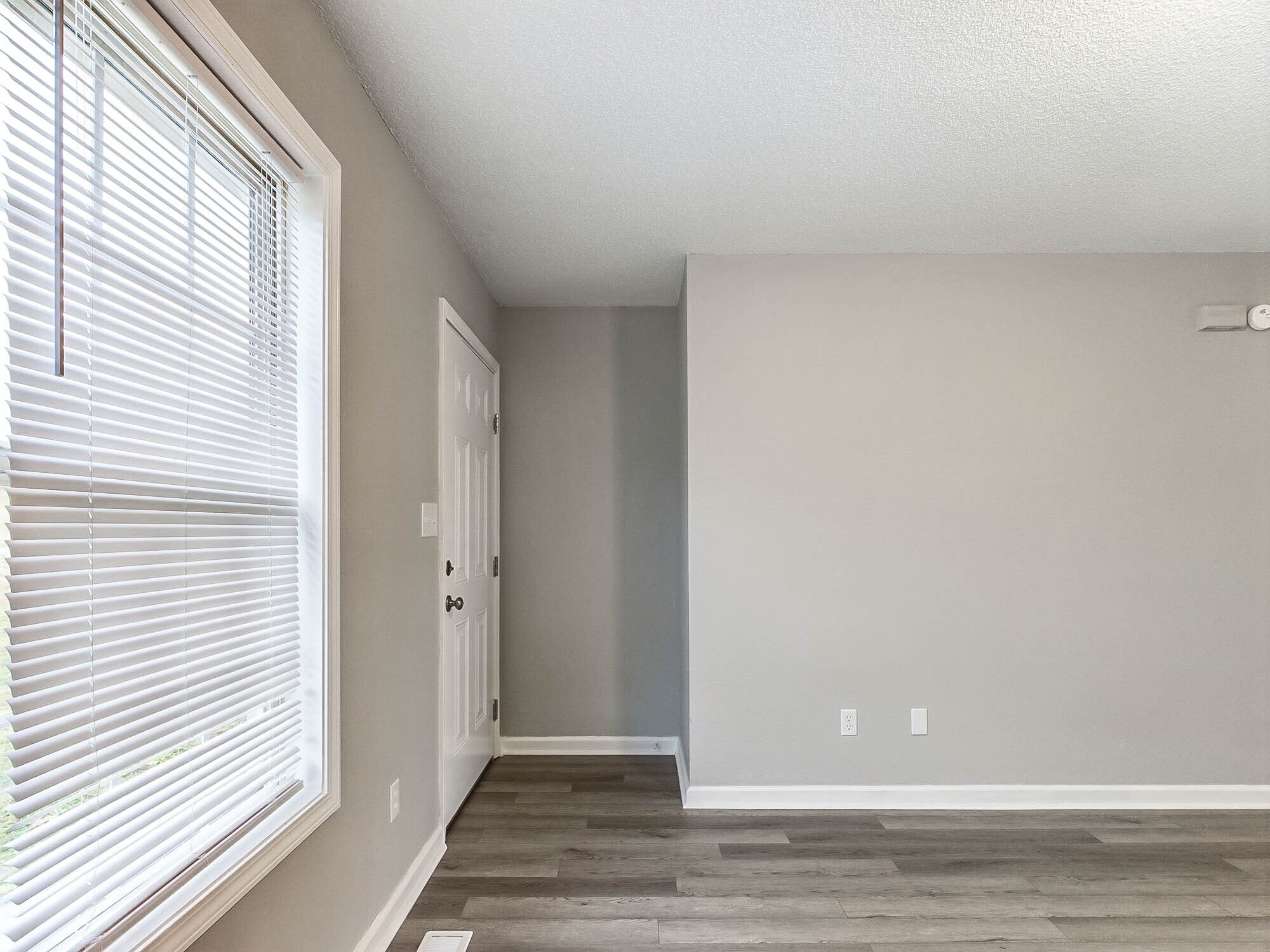 Building Photo - 754 Old Stage Rd