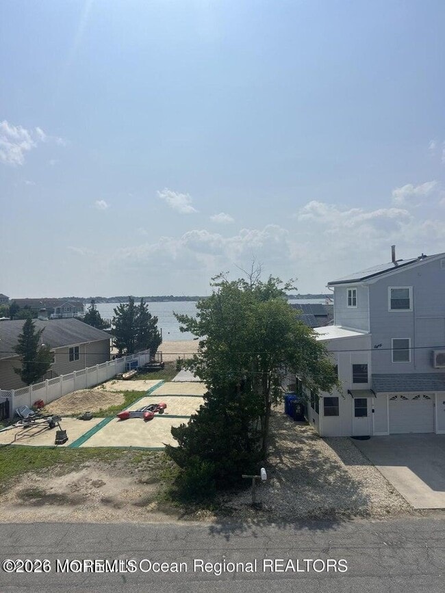 Building Photo - 83 Vanard Dr