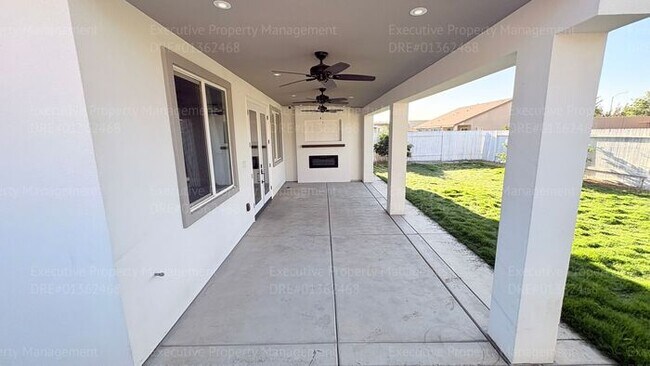 Building Photo - 3 bedroom 2 bathroom home located in a cul- de- sac in a Southwest Bakersfield neighborhood