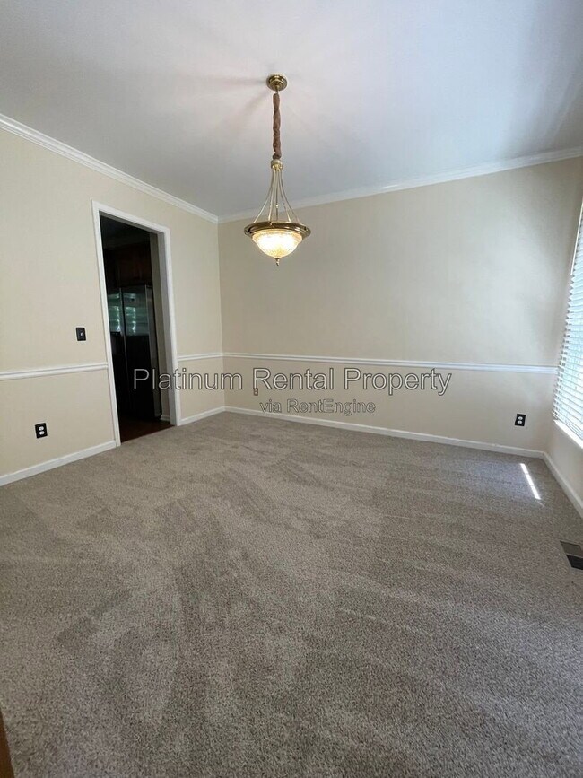 Building Photo - 7115 Red Fox Ln
